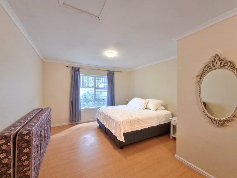 5 Bedroom Property for Sale in Chanteclair Western Cape